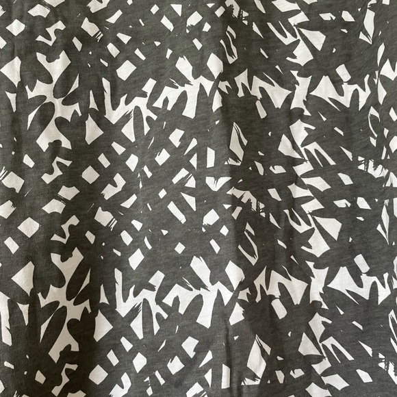 SEE DESIGN by Donna GormanTop Gray/White Size-Small NWT - Picture 2 of 4